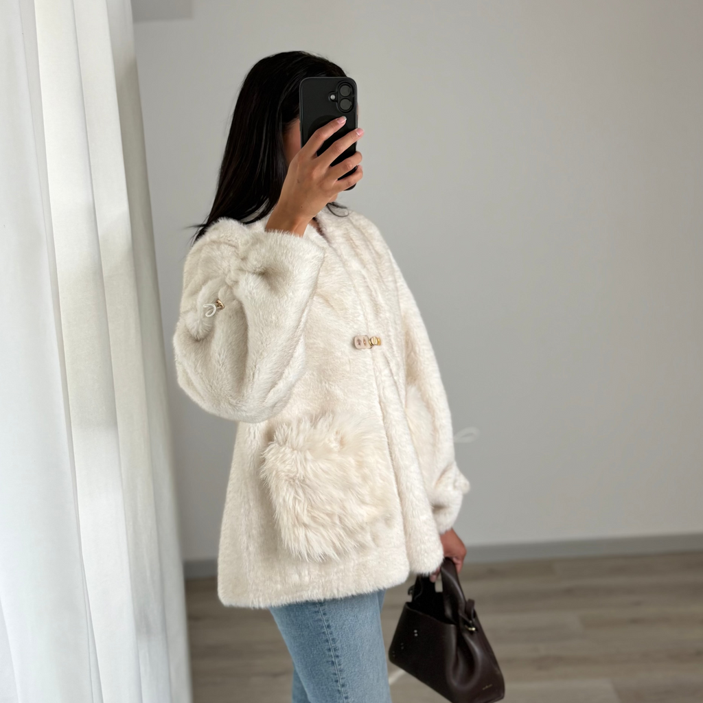 Manteau court  en fausse fourrure AMARA – Crème