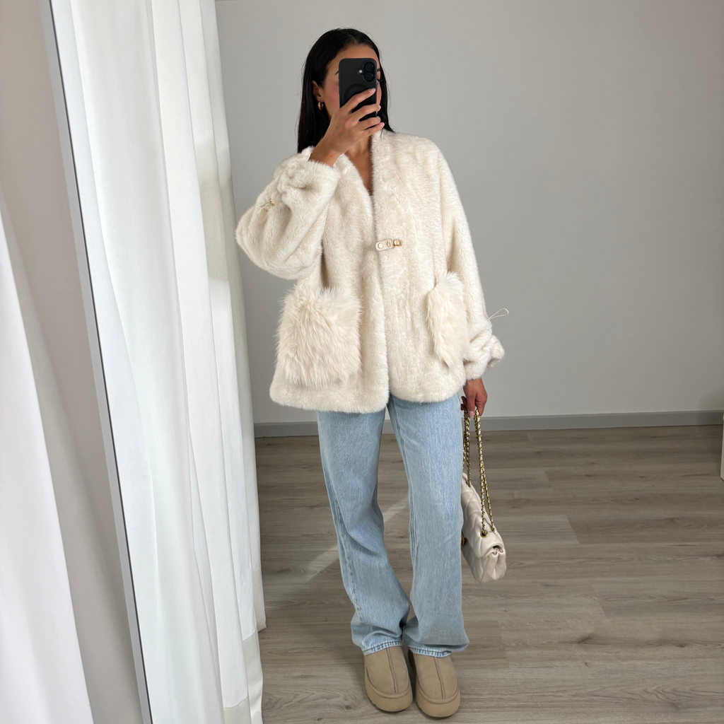 Manteau court  en fausse fourrure AMARA – Crème