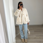 Manteau court  en fausse fourrure AMARA – Crème