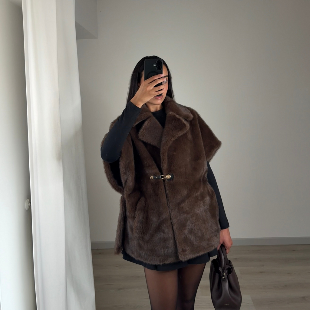 Manteau cape en fausse fourrure court MILA – Marron