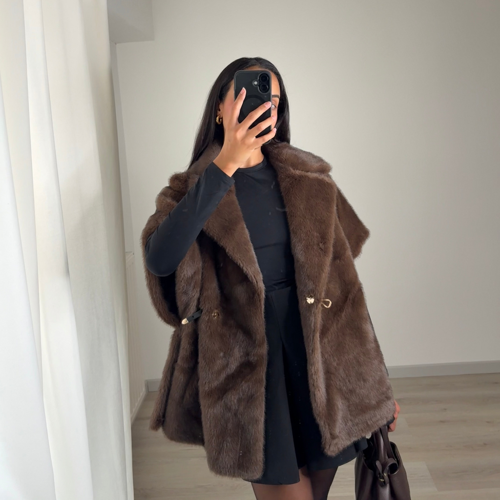 Manteau cape en fausse fourrure court MILA – Marron